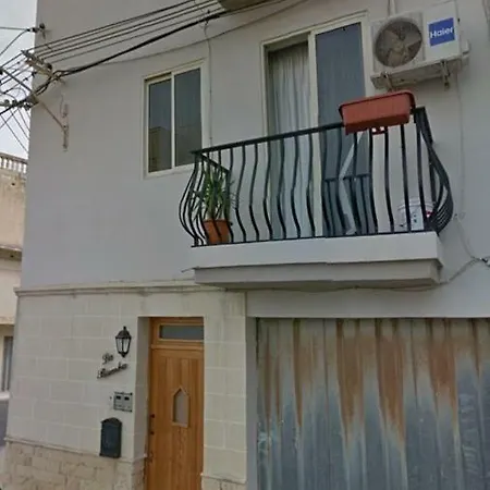 Cosy Close To The Airport And To The Sea *