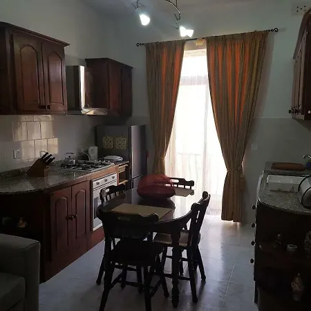 Cosy Close To The Airport And To The Sea *